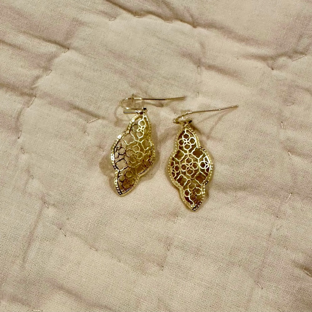 Kendra Scott Abbie Drop Earrings in Gold